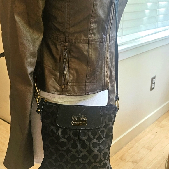 Coach Crossbody Canvas Black/Grey Shoulder Bag Swing Pack Signature C Top Logo - Picture 9 of 9